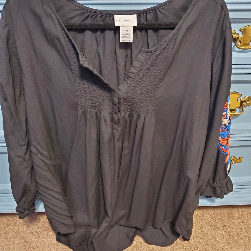 Blouse embroidered arms
